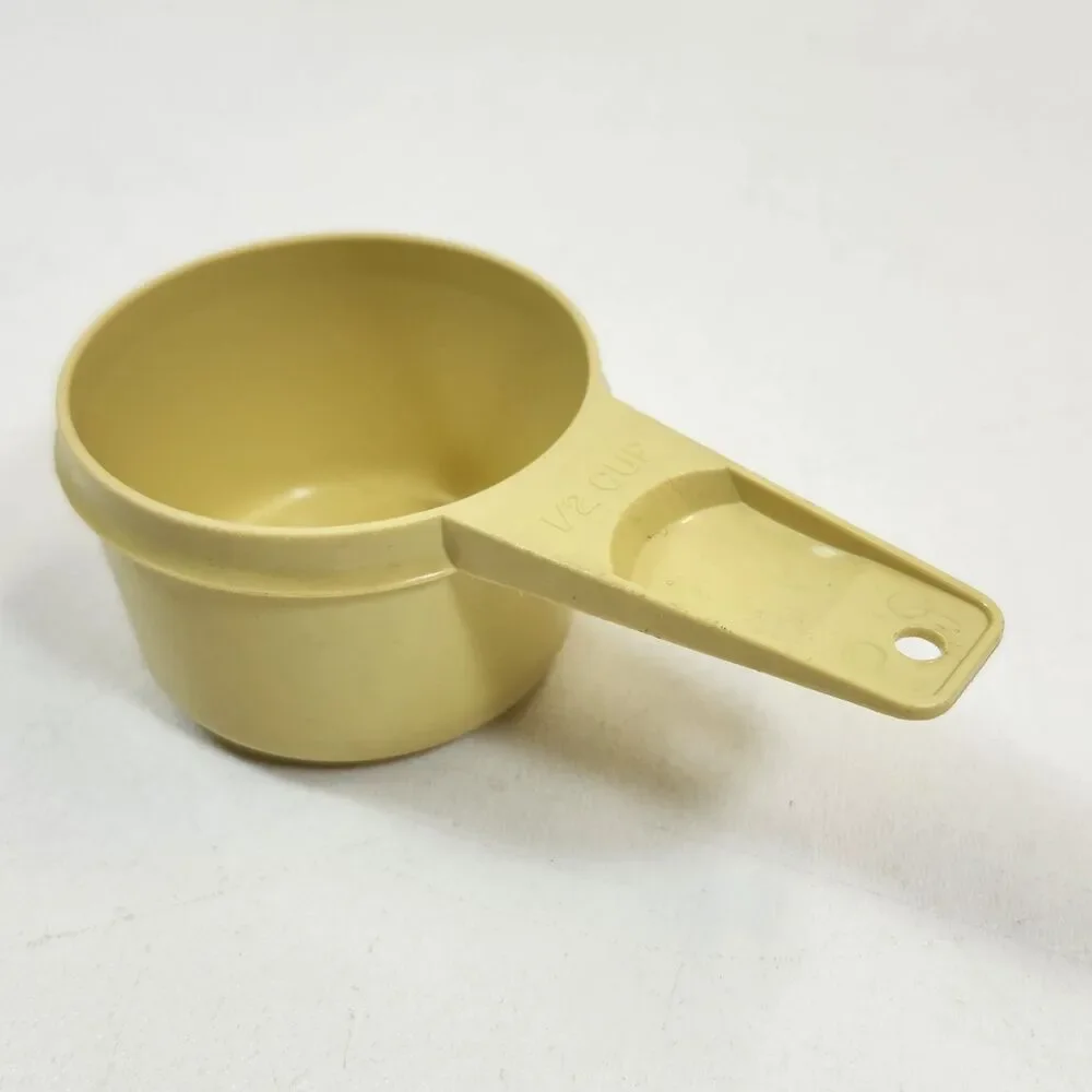 Tupperware Measuring Cups Set of 4 Yellow Vintage 761-1 762-1 763-1 764-1 Lot